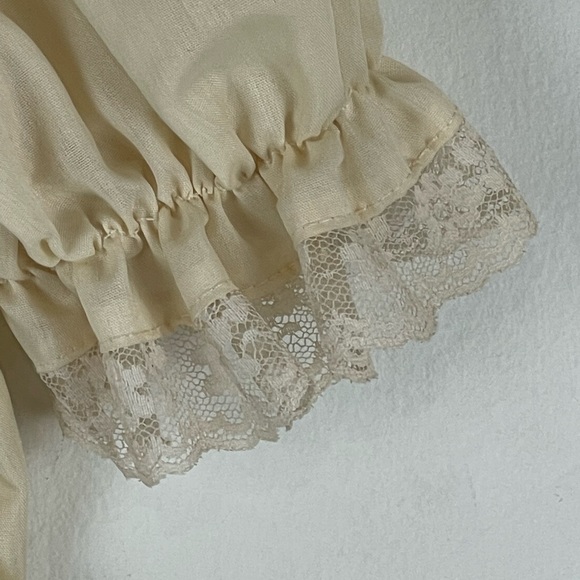 Vintage Blouse Ruffles And Lace Short Sleeve Button Up EUC Size L - Picture 5 of 6